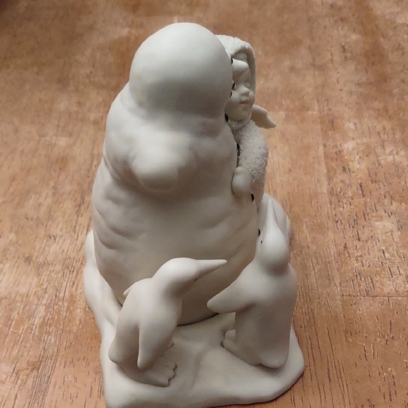 Department 56 Ivory Snowman with Child and Penguins "All You Need is Love" - Picture 7 of 7